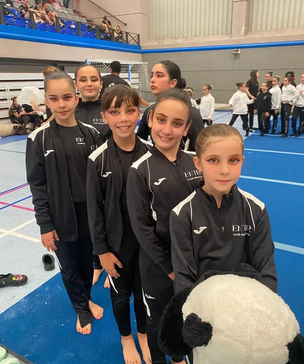 Equipo del club de gimnasia en Madrid en una competición