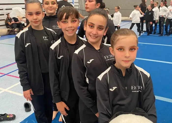 Equipo del club de gimnasia en Madrid en una competición